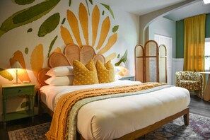 2 bedrooms, desk, iron/ironing board, travel crib - HostWise Stays - Theater Deck | Podcast Studio | Kid Friendly! (Pittsburgh)