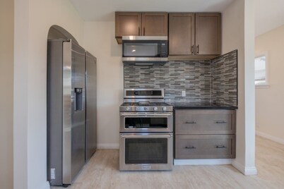 3-bedroom house in gorgeous San Fernando with AC