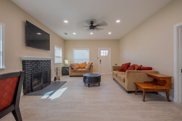 TV, fireplace