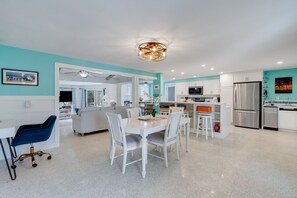 Interior - Waterfront, Pet Friendly, 2 Master BR Home in Charming Matlacha (Matlacha)