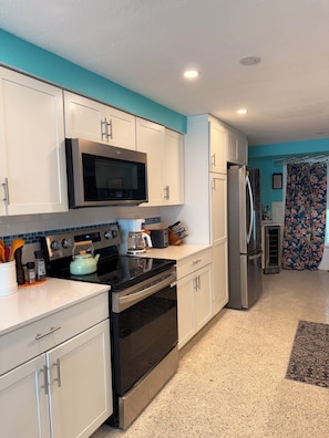 Mikrowelle, Ofen, Herdplatte, Geschirrspüler