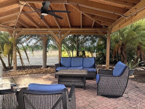 Waterfront, Pet Friendly, 2 Master BR Home in Charming Matlacha