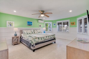 2 bedrooms, free WiFi, bed sheets - Waterfront, Pet Friendly, 2 Master BR Home in Charming Matlacha (Matlacha)