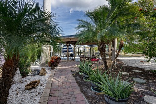 Waterfront, Pet Friendly, 2 Master BR Home in Charming Matlacha