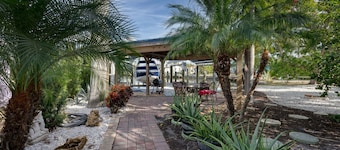 Waterfront, Pet Friendly, 2 Master BR Home in Charming Matlacha