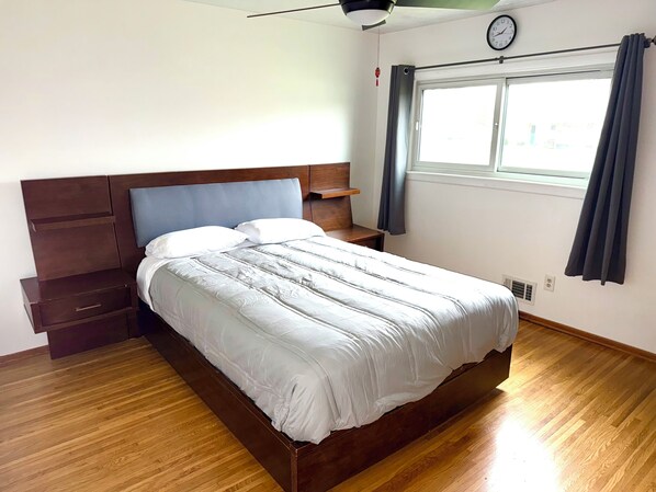 2 bedrooms, free WiFi, bed sheets - Charming 2-bedroom + office house, safe, quiet, and convenient (Rochester)