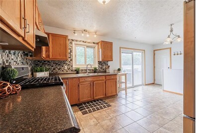 Charming 2-bedroom + office house, safe, quiet, and convenient