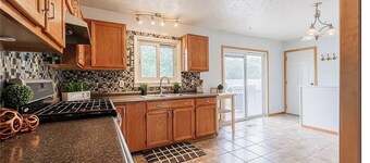 Charming 2-bedroom + office house, safe, quiet, and convenient