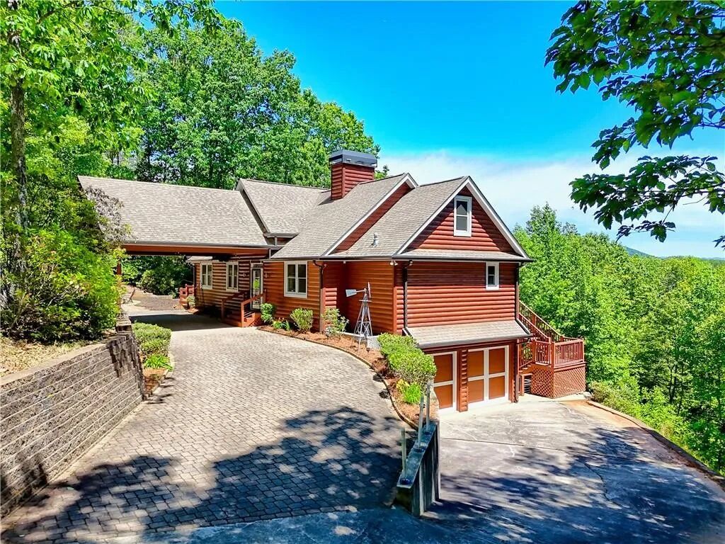 Driveway to cabin w/ two parking areas
