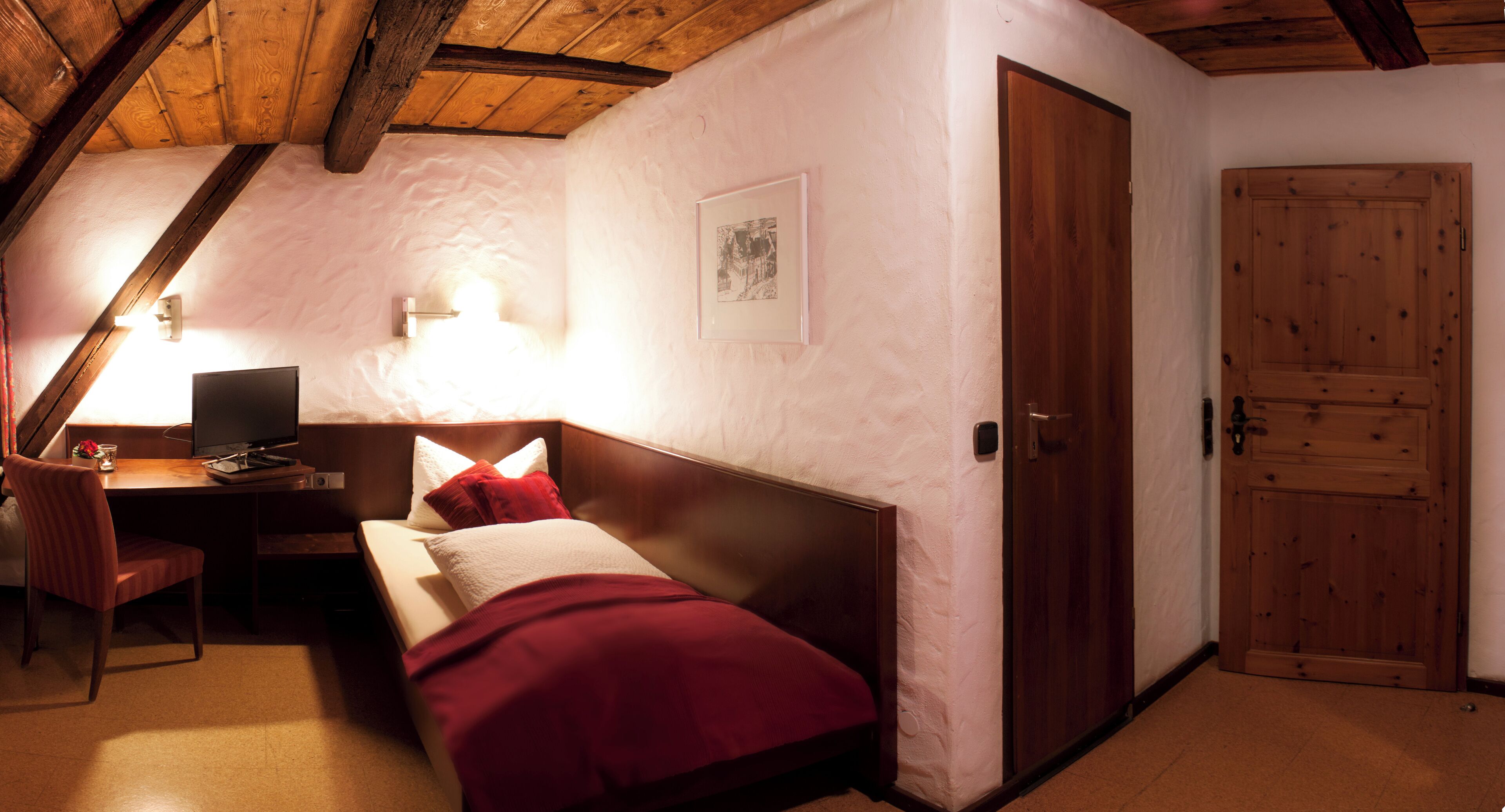 Basic Single Room | Desk, laptop workspace, free WiFi