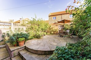 Outdoor dining - 14 Morris Street - sleeps 9 (Sheringham)