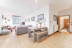 Living area - 9 Overstrand Views - modern apartment near Cromer (Cromer)