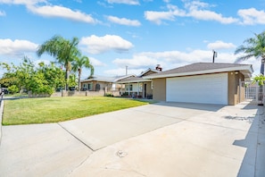 Exterior - The 3BR/2BA Modern Pool Home in West Covina (West Covina)