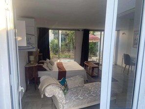 1 slaapkamer, een strijkplank/strijkijzer, wifi, beddengoed