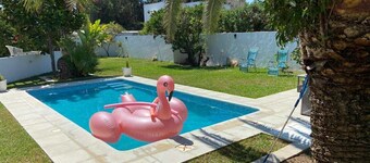 In a garden with swimming pool and close to the airport, Carthage and Sidi bou Said