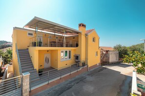 Exterior - Mir, sunce i more, vaš savršen bijeg u Fancy Apartments Dream. (Smokvica)