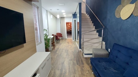 ๋ฒ ์ด์ง ์ํํธ | ๊ฑฐ์ค ๊ณต๊ฐ | ๋์งํธ ์ฑ๋ ์์ฒญ์ด ๊ฐ๋ฅํ 32์ธ์น ์ค๋งํธ TV