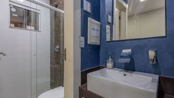 Basic Apartment | Bathroom | Shower