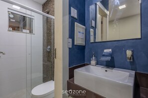 Căn hộ cơ bản | Phòng tắm | Buồng tắm vòi sen 