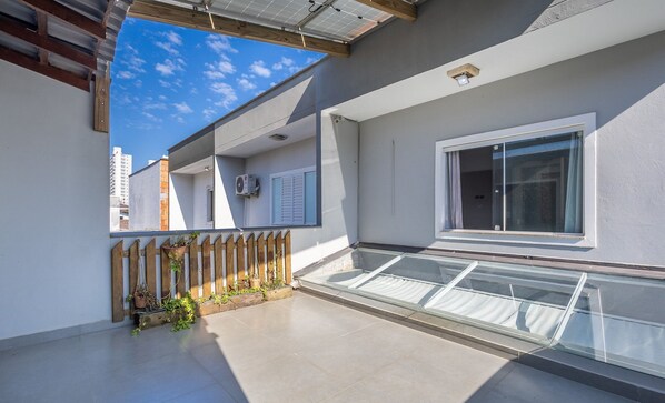 Basic Apartment | Terrace/patio