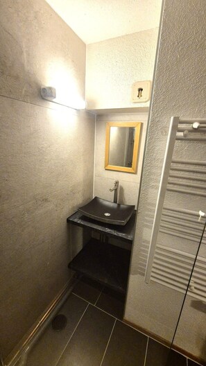 Bathroom - 50m from ski slopes, 1st floor, balcony, tv, ski locker, 23m², Valfréjus (Valfréjus)