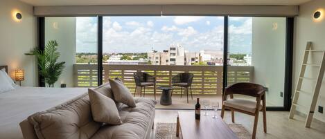 Business Studio Suite, Balcony, Park View | Living area