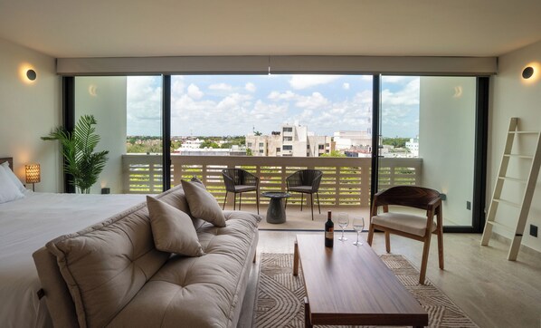 Business Studio Suite, Balcony, Park View | Living area