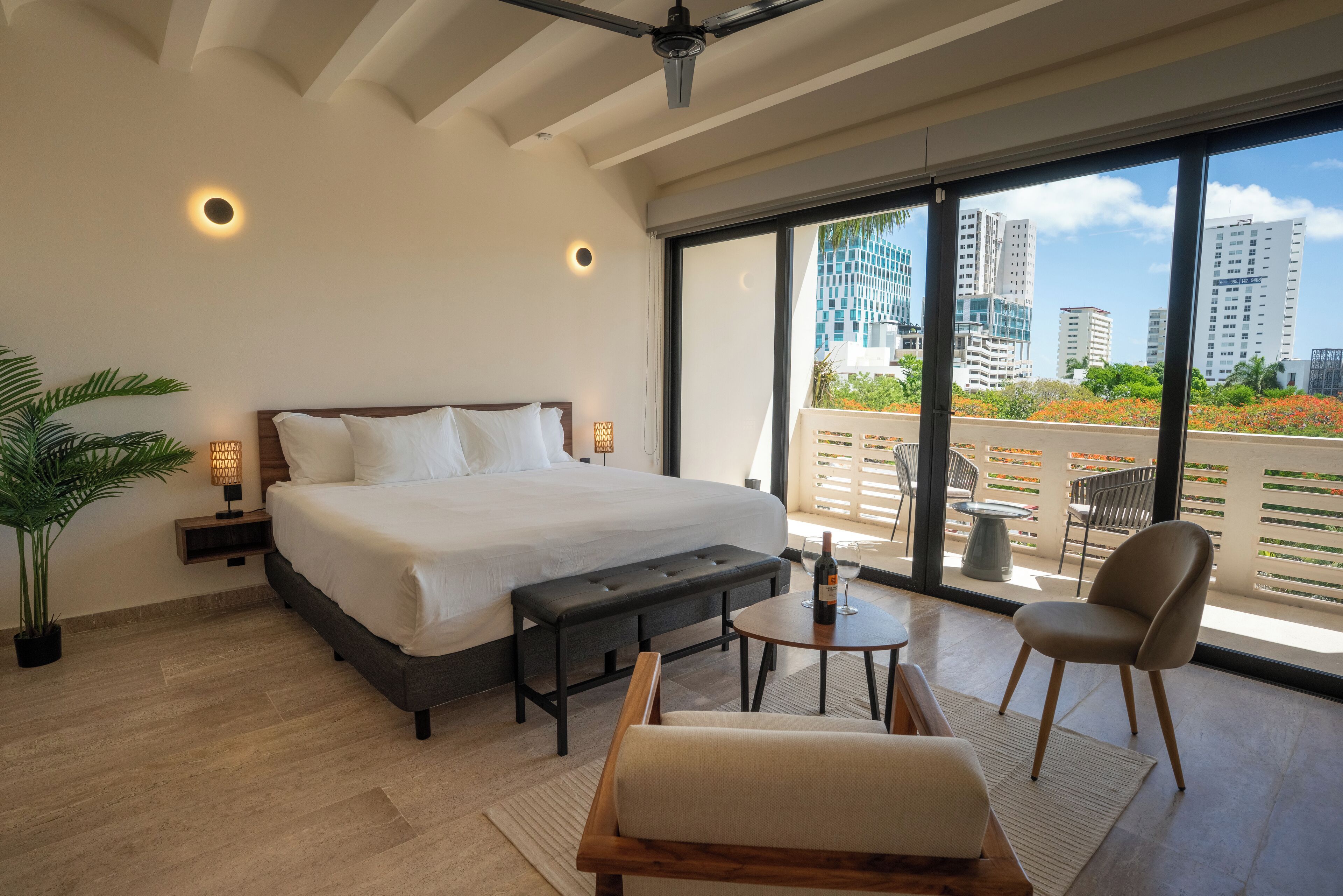 商务开间套房, 阳台, 城市景观 | 客房景观