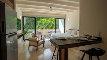 Comfort Studio Suite, Balcony, Park View | Premium bedding, in-room safe, individually furnished, laptop workspace