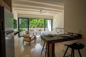 Suite studio Confort, balcon, vue sur le parc | Literie de qualité, coffre-fort, ameublement unique