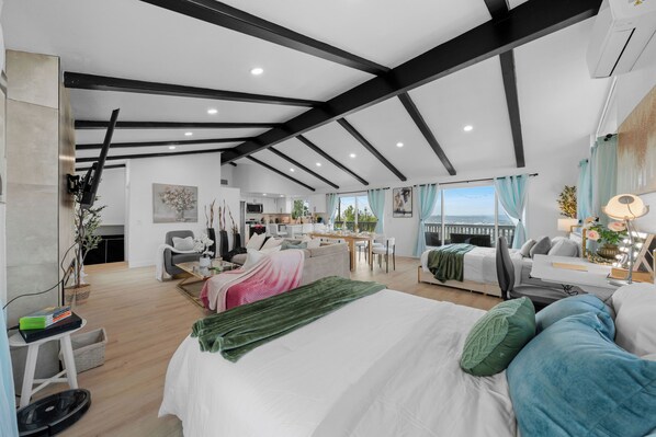 2 habitaciones, escritorio, tabla de planchar con plancha y wifi gratis 