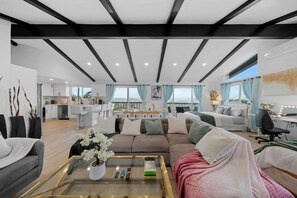 Smart-tv, videospelletjes, boeken en een muziekbibliotheek