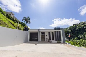 Exterior - Kamila's Luxury House with Private Pool (Añasco)