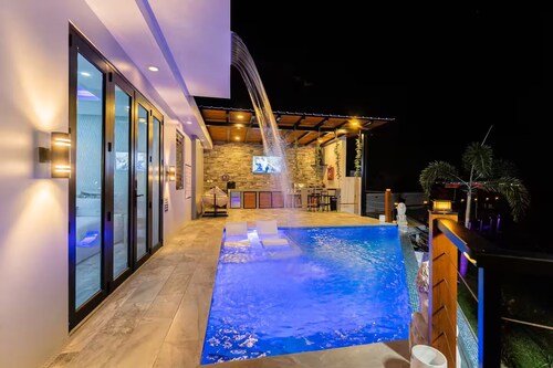 Kamila's Luxury House with Private Pool