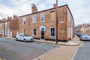 Exterior - Stylish 1-Bed Flat | York Centre | Sleeps 4 (York)