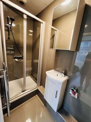 Shower, hair dryer, shampoo