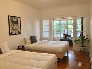 Silitysrauta/-lauta, Wi-Fi, vuodevaatteet