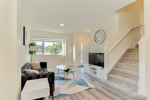 Beautiful entire 3 bedroom home.