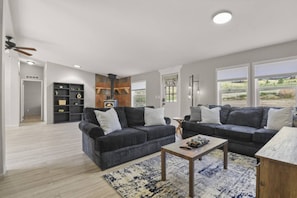 TV, fireplace - Family-Friendly Mtn Retreat |Fireplace•Pets•Trails (Florissant)