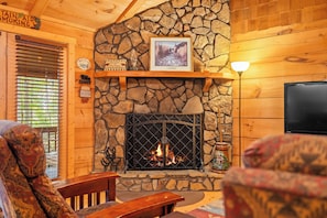 Interior - Wildcat Retreat - Cozy Couple's Retreat in mountains of Suches, Georgia! (Suches)