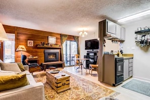 TV, fireplace, table tennis, stereo