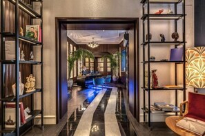 المنشأة من الداخل