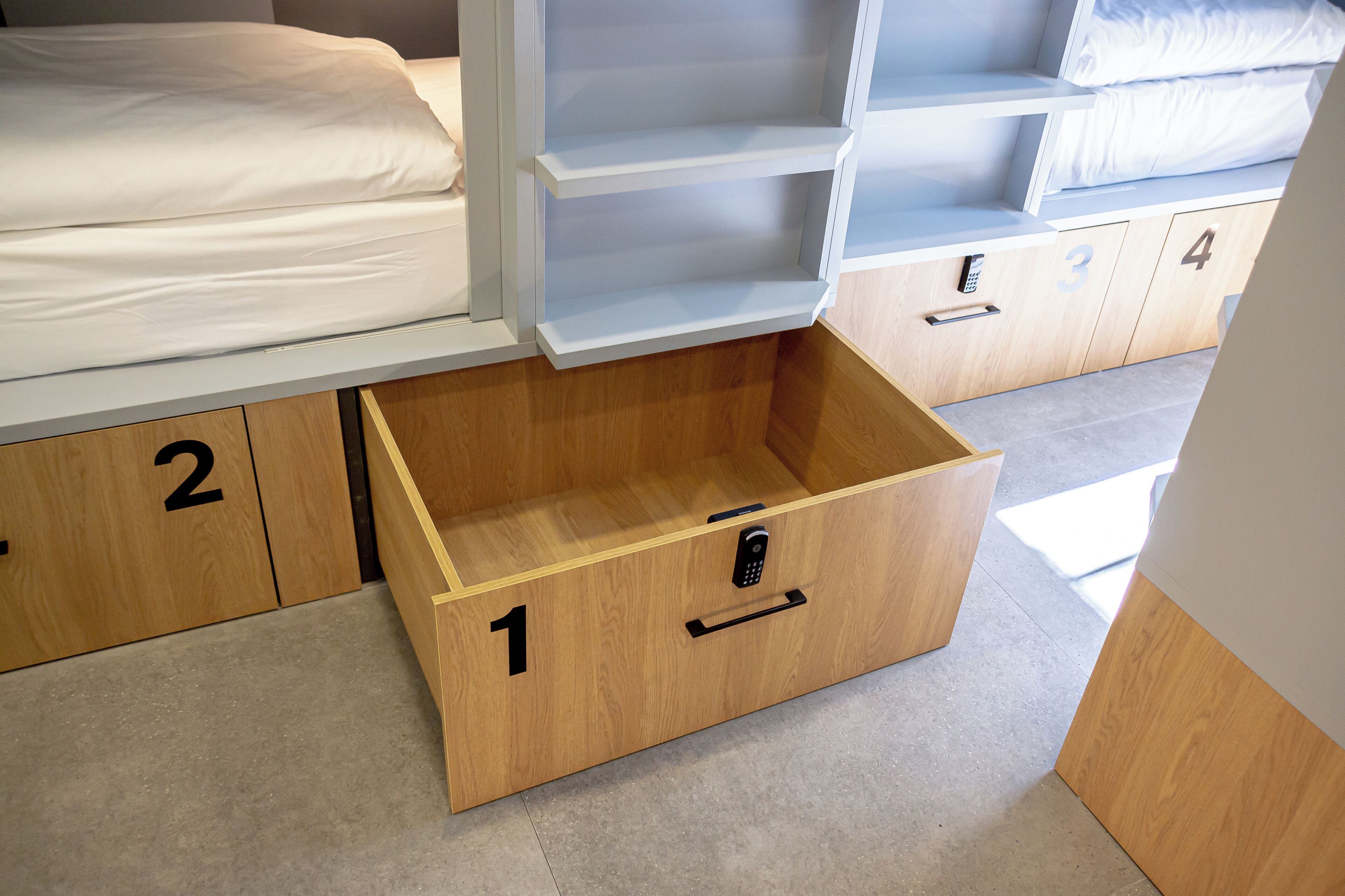 遮光カーテン、防音設備、アイロン / アイロン台、WiFi (無料)