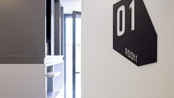 Cortinas blackout, quartos à prova de som, ferros/tábuas de passar roupa