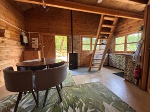 Dining - Domaine du morbues cabin (lachappelle sous chaux)