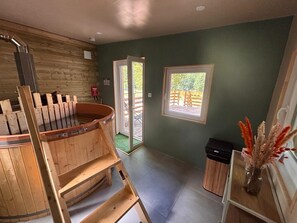 Interior - Domaine du morbues cabin (lachappelle sous chaux)