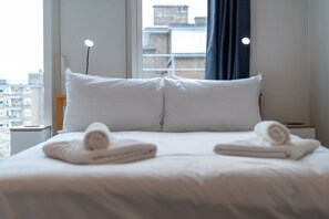 2 chambres, bureau, fer et planche à repasser, accès Internet