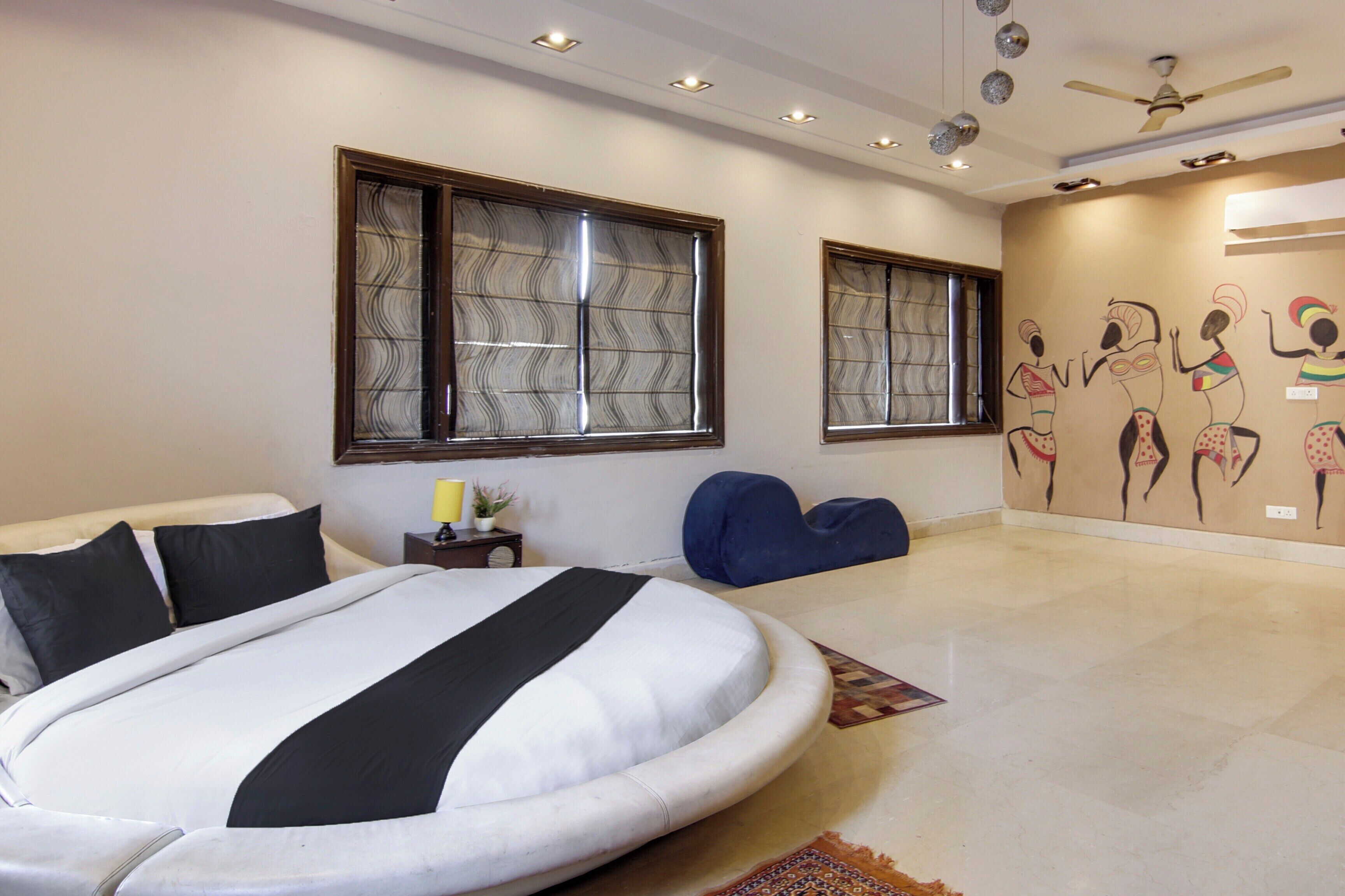 Deluxe Double Room, City View | Desk, laptop workspace