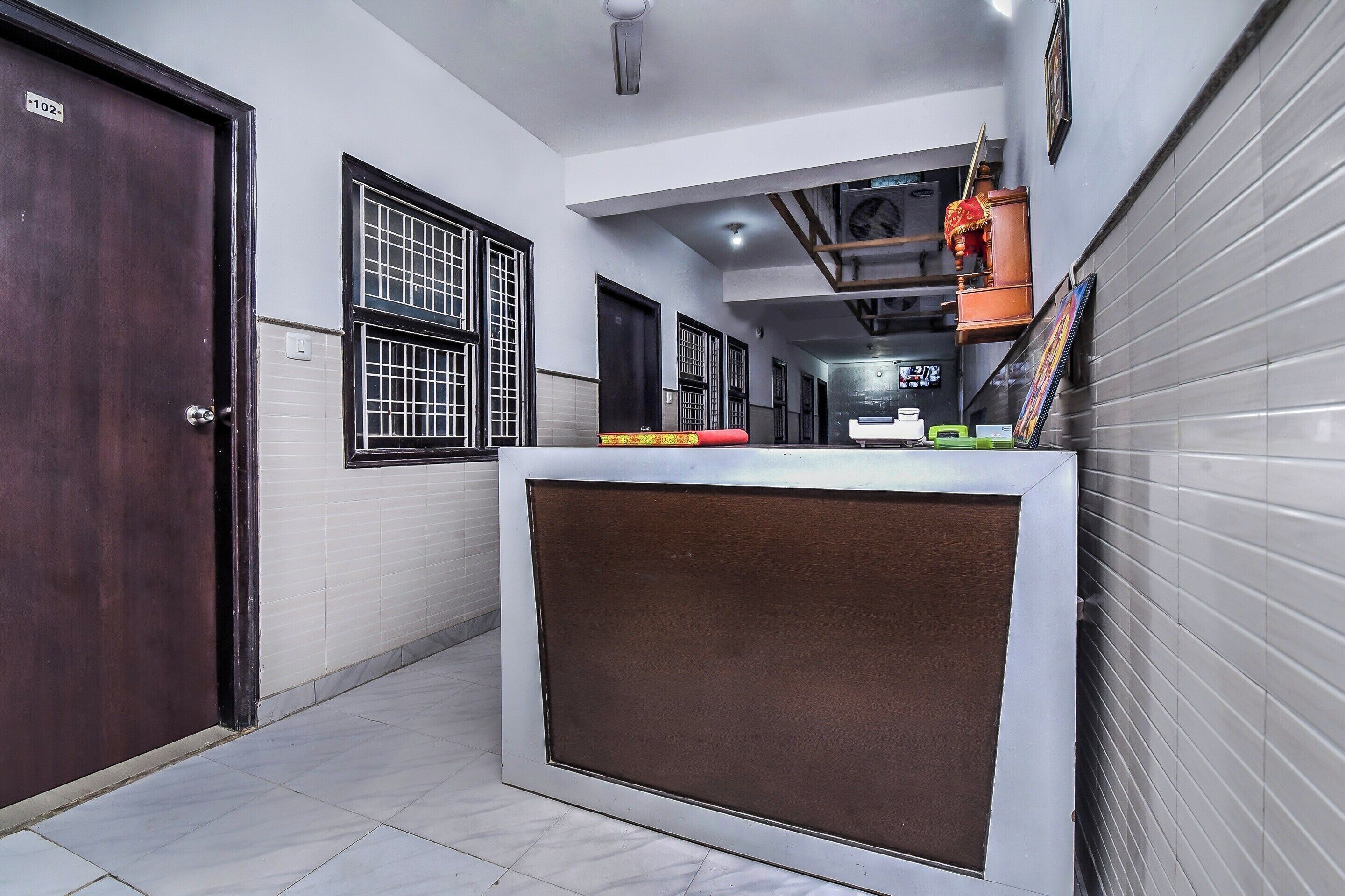 Luxury Double Room, City View | Lobi