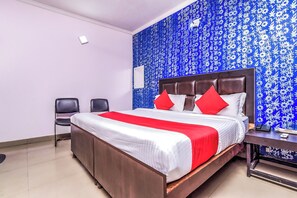 Deluxe Double Room, City View | Desk, laptop workspace